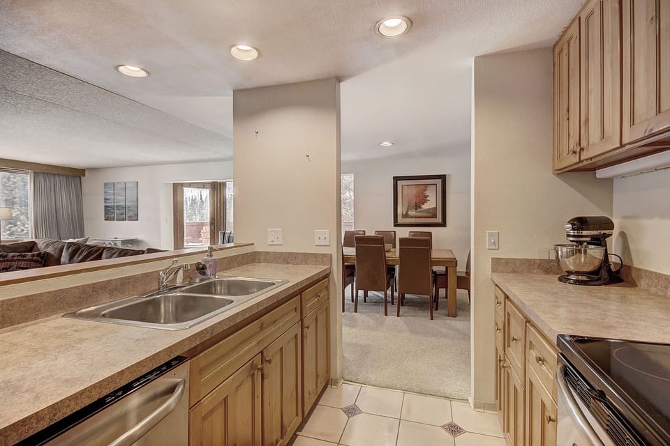 Condo, 2 Bedrooms | Private kitchen | Fridge, microwave, oven, stovetop