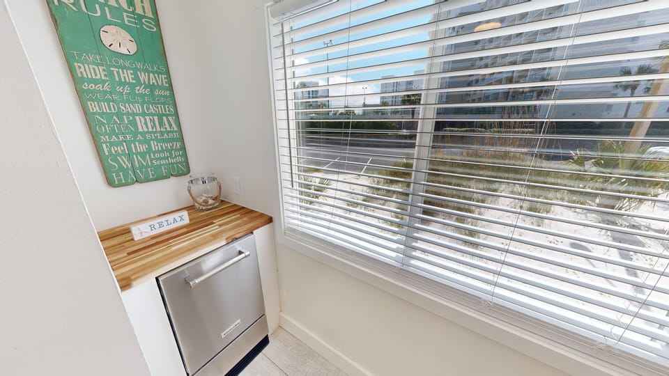 Condo, 2 Bedrooms | Interior