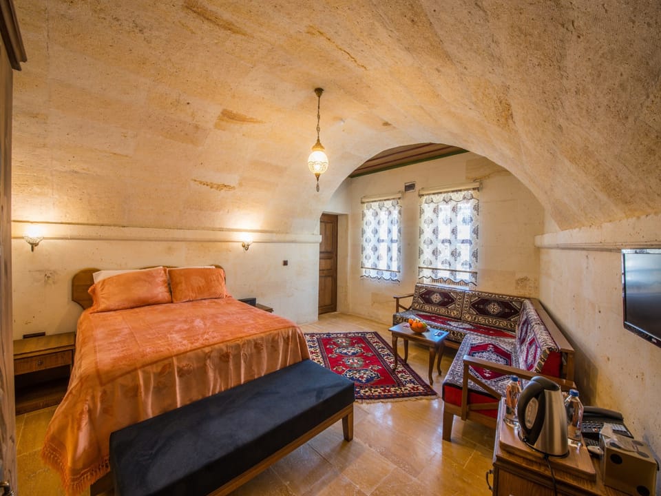 Comfort Room, 1 Queen Bed, Non Smoking, Garden View | 1 bedroom, premium bedding, minibar, in-room safe