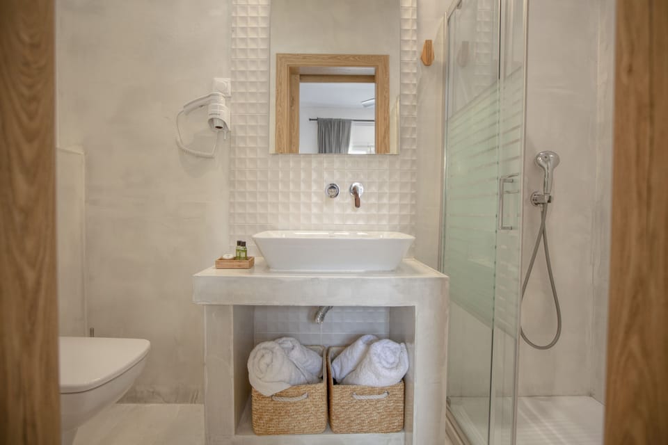 Panoramic Double Room, Balcony, Mountain View | Bathroom | Shower, rainfall showerhead, free toiletries, hair dryer