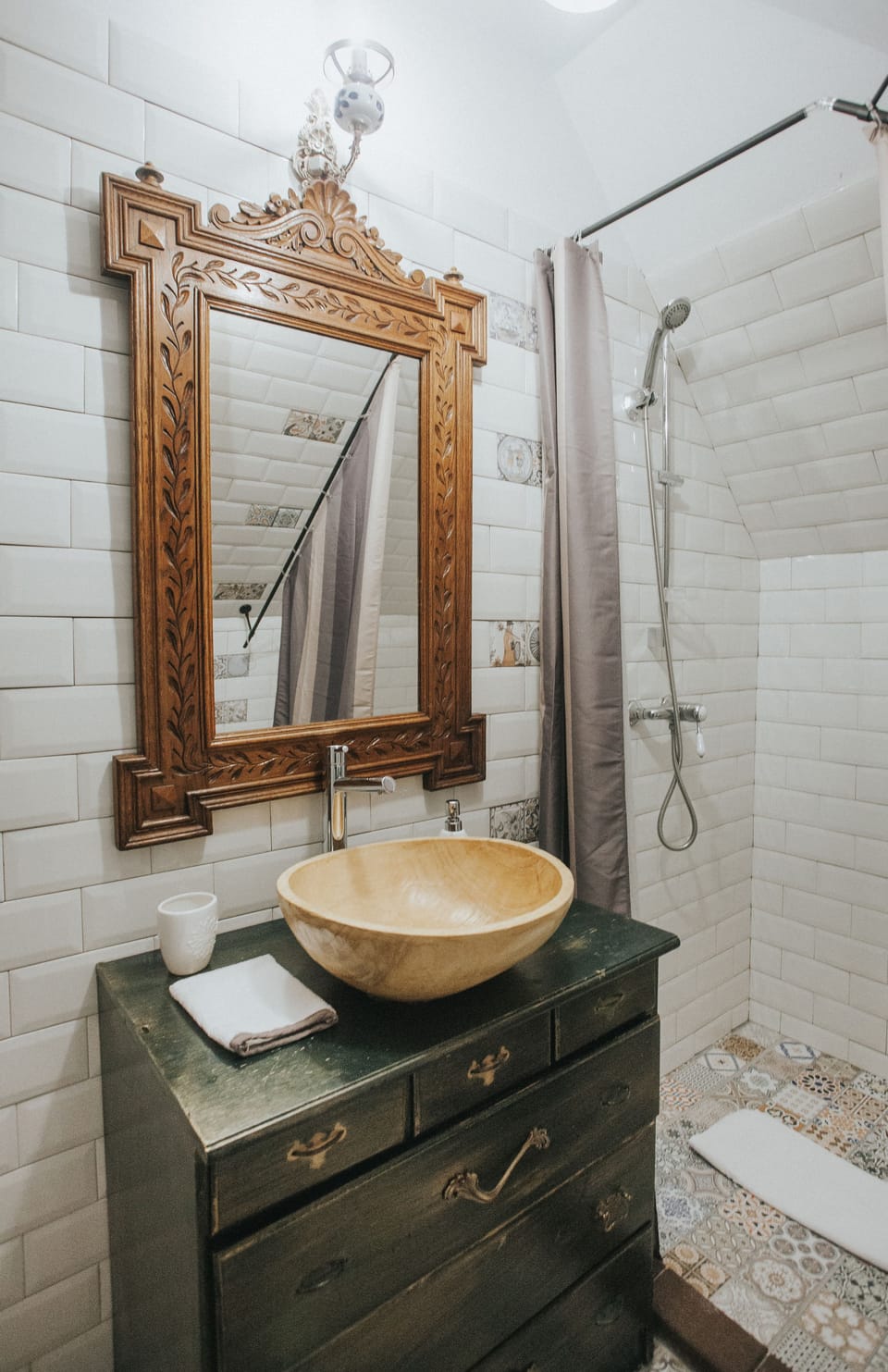 Basic Triple Room, Garden View | Bathroom | Shower, free toiletries, hair dryer, towels
