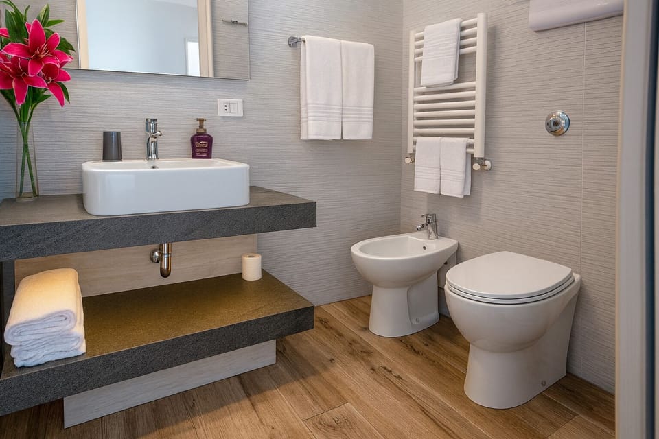 Double Room, Sea View | Bathroom | Shower, hair dryer, bidet, towels
