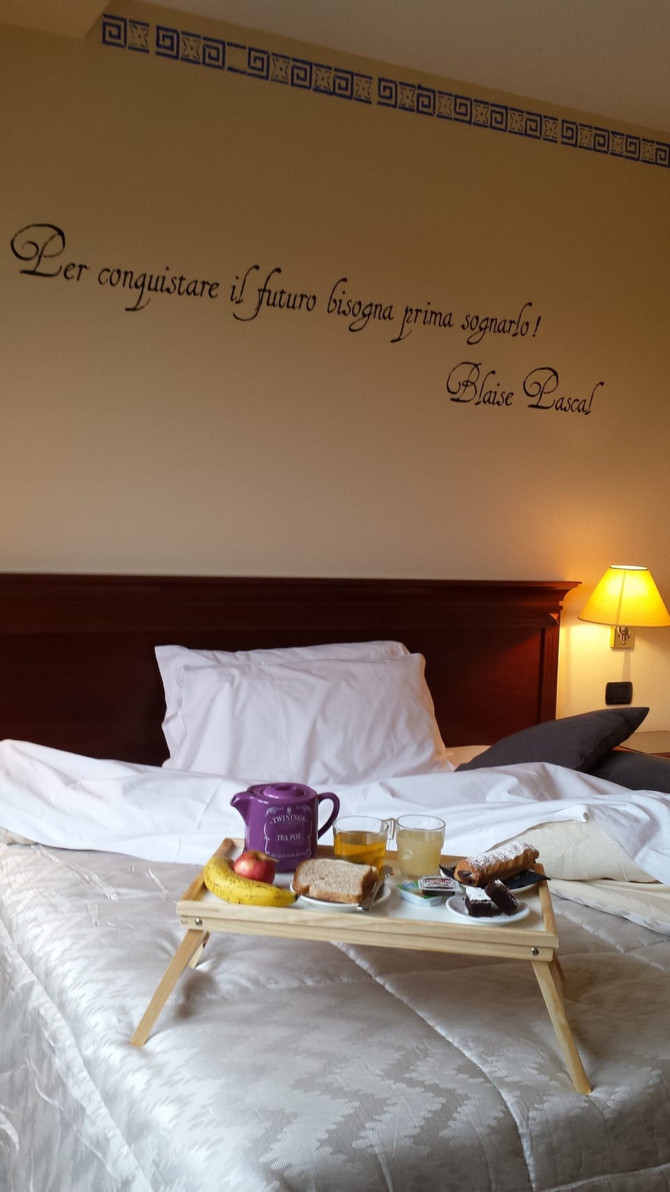 Business Double Room | Room service - dining