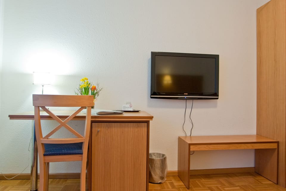 Single Room | Premium bedding, desk, blackout drapes, iron/ironing board