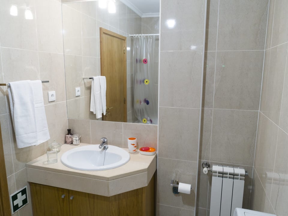 Apartment, 2 Bedrooms, Non Smoking, Sea View | Bathroom | Bathtub, free toiletries, bidet, towels