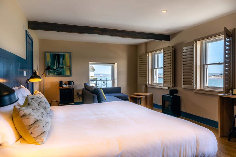 Family Double Room, Sea View | Iron/ironing board (on request), WiFi (free), bed sheets