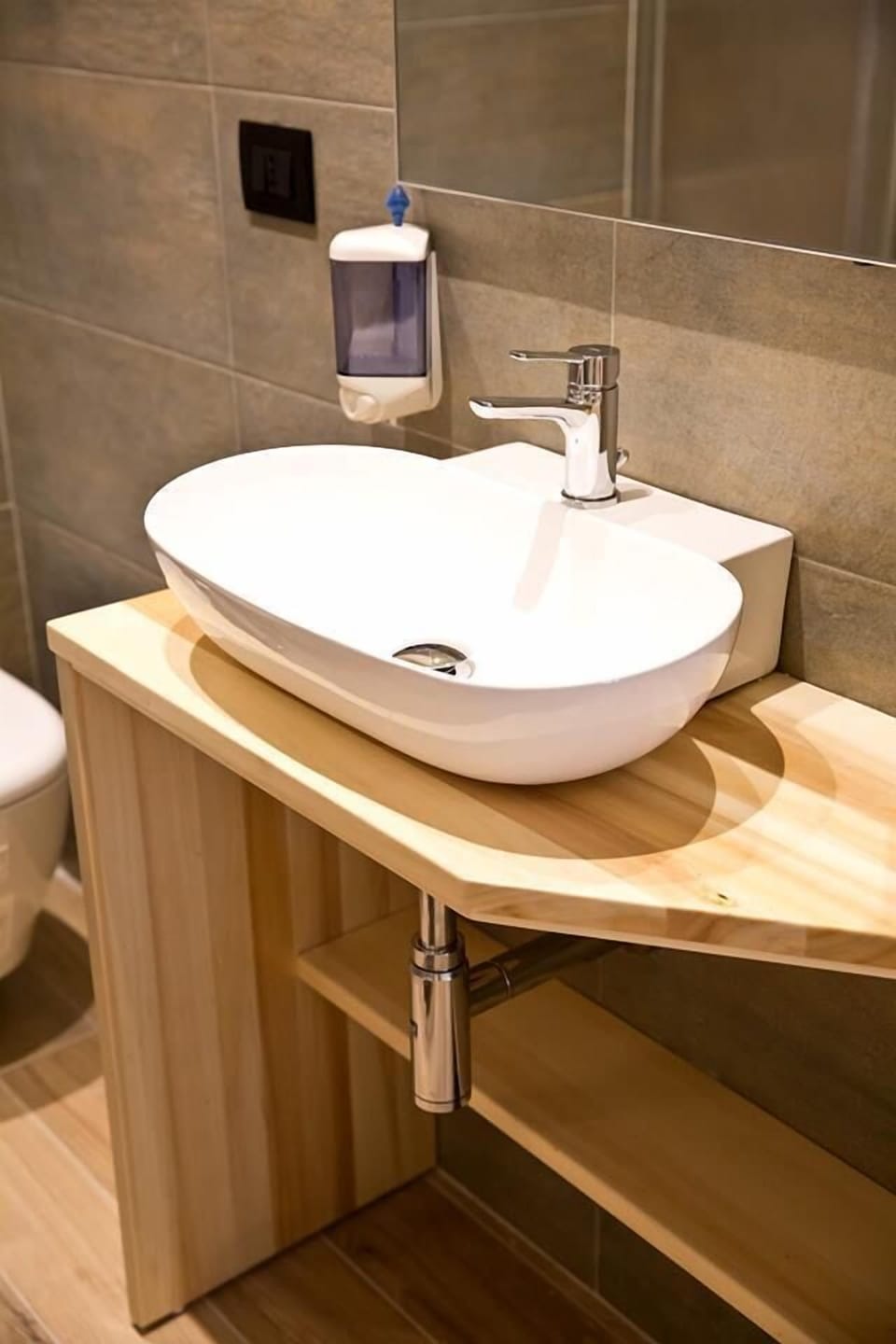 Bathroom sink