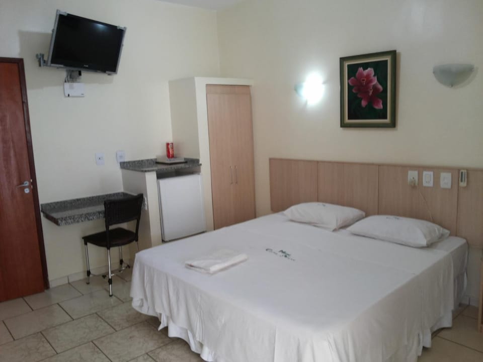 Minibar, WiFi (free), bed sheets