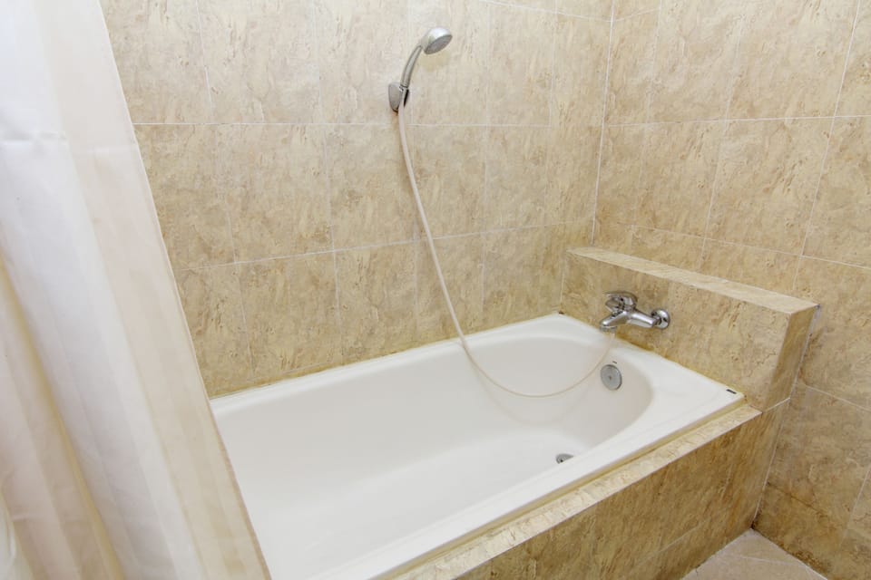 Shower, towels