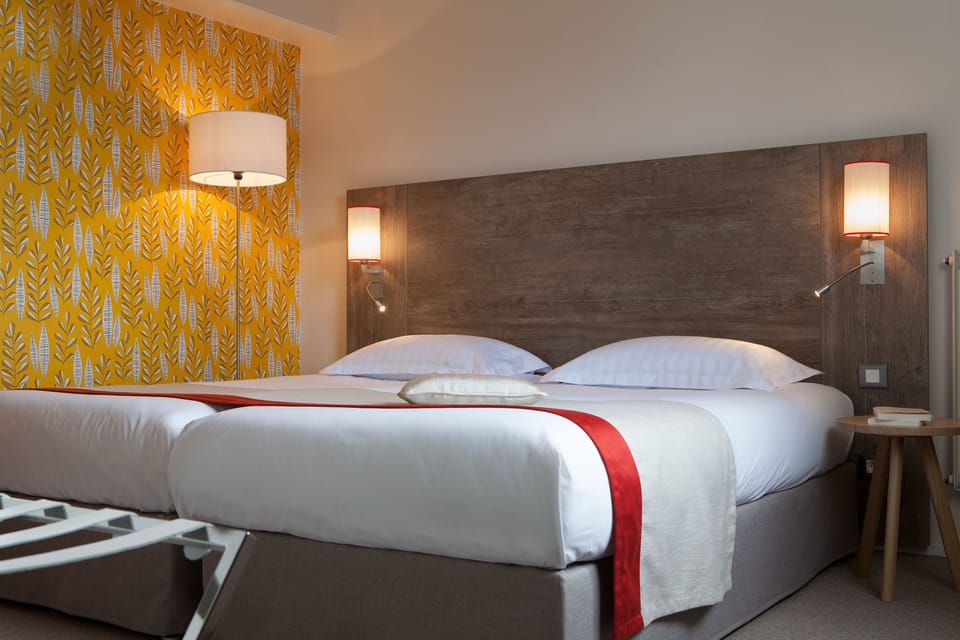 Junior Suite | In-room safe, desk, blackout drapes, soundproofing