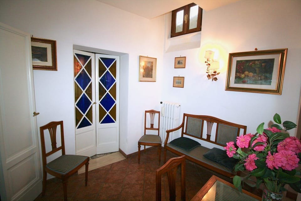 Apartment (3 Bedrooms) | Living room | TV