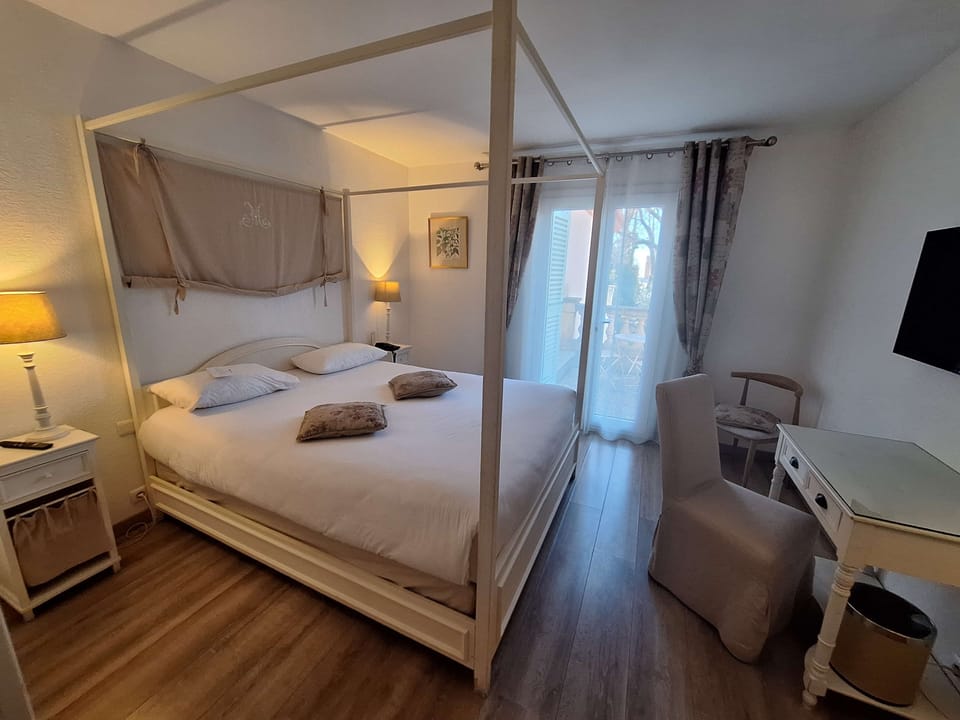 Superior Room, 1 Queen Bed, Non Smoking, Pool View (Twin bed on request) | Premium bedding, minibar, in-room safe, individually decorated