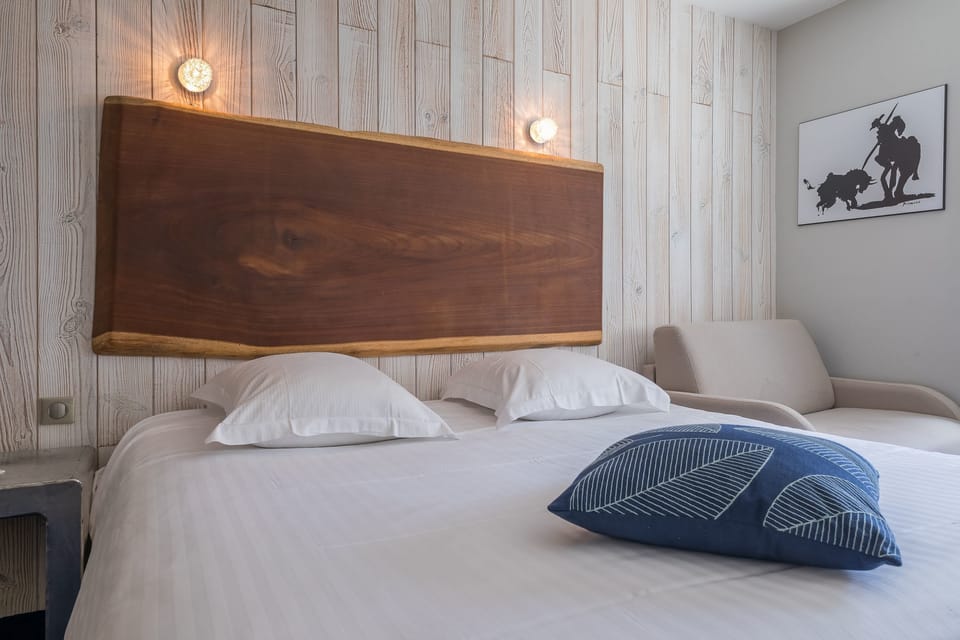 Room | In-room safe, desk, soundproofing, iron/ironing board