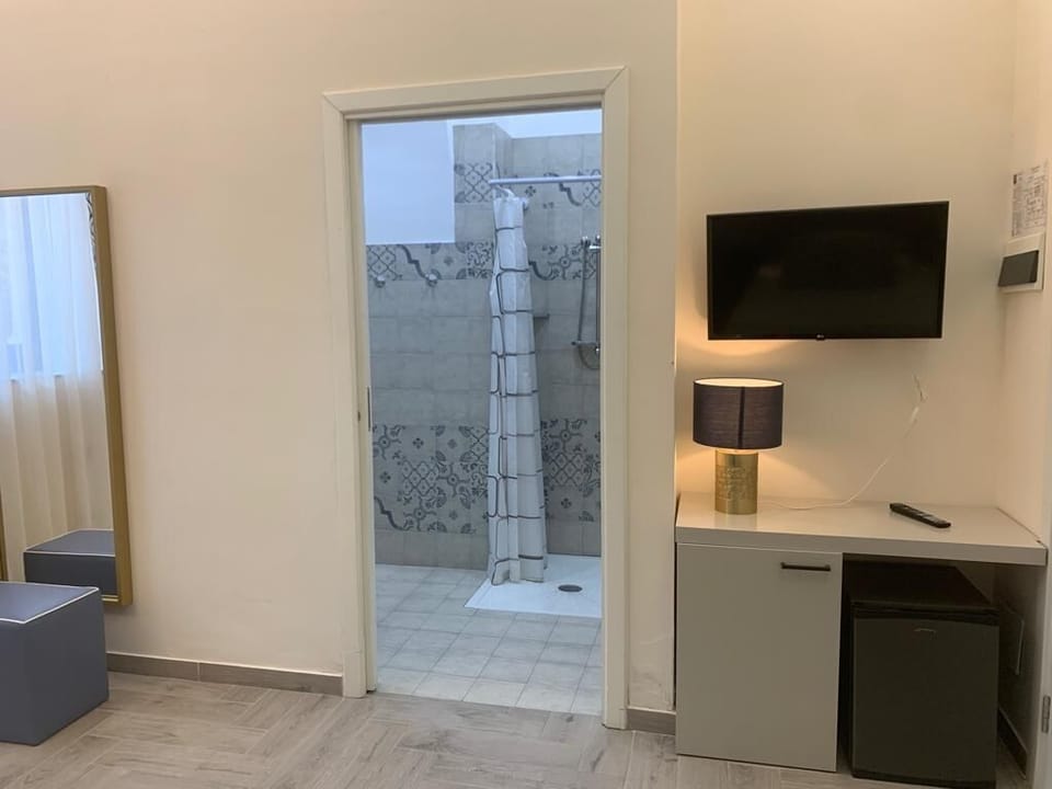 Standard Room, 1 Large Twin Bed, Non Smoking, Garden View | Frette Italian sheets, premium bedding, down comforters, pillowtop beds