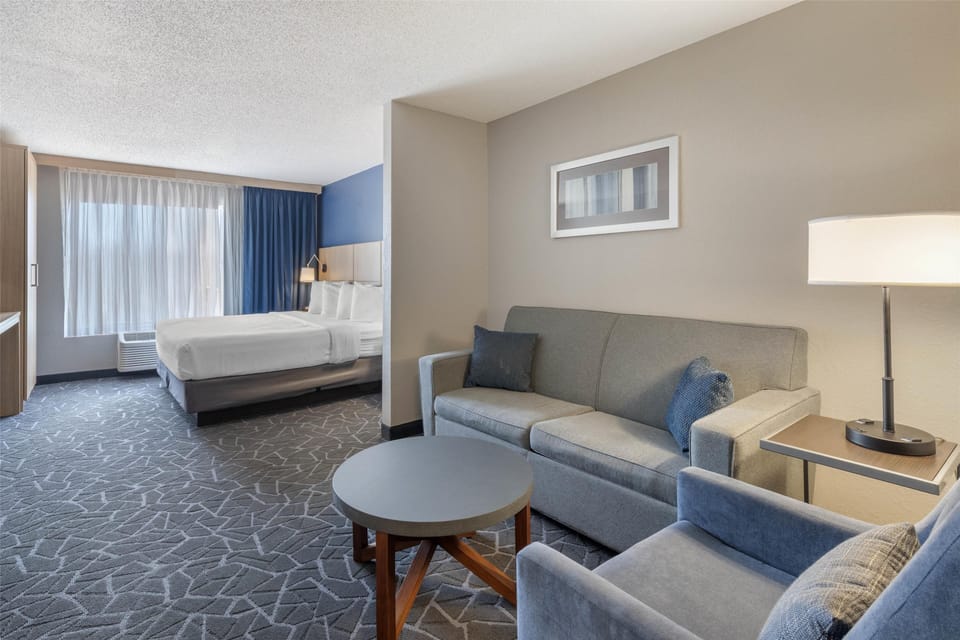Suite, 1 King Bed, Non Smoking, Refrigerator (with Sofabed) | Premium bedding, pillowtop beds, desk, blackout drapes