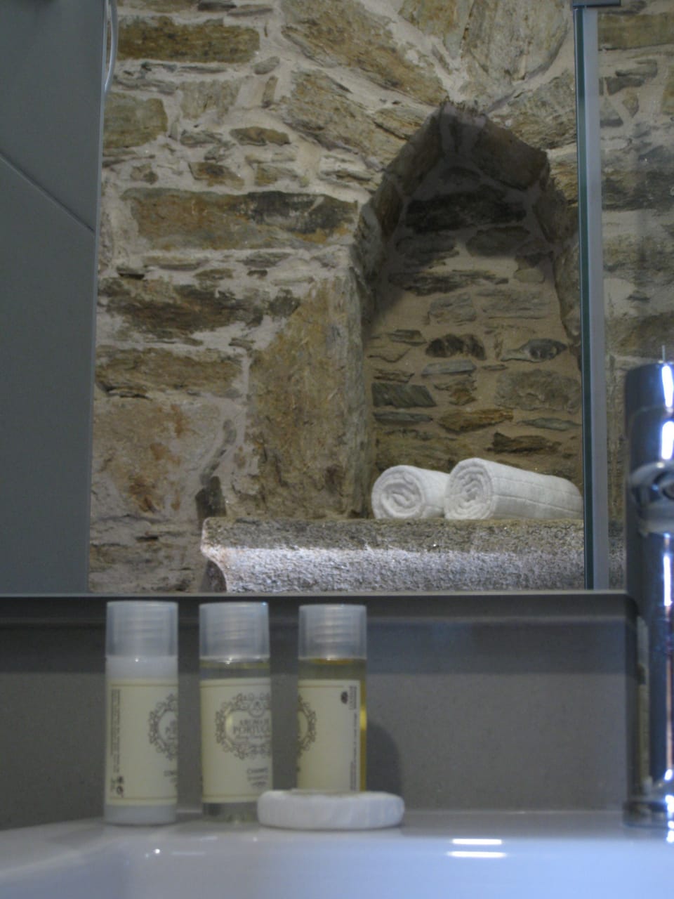 Twin Room, Balcony, Mountain View (Jasmim dos Montes) | Bathroom | Shower, free toiletries, hair dryer, towels