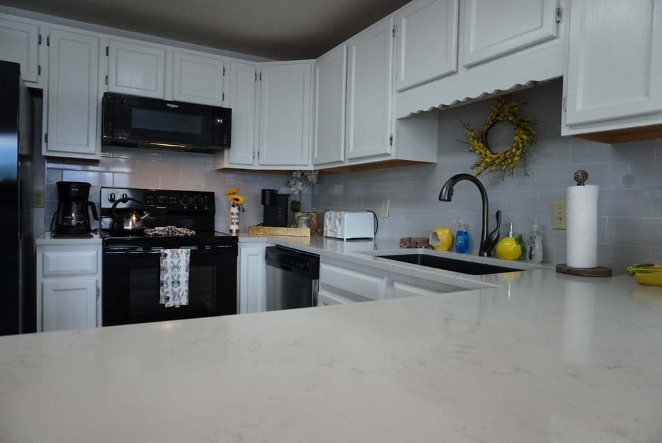 Condo, 3 Bedrooms | Private kitchen | Coffee/tea maker, fridge