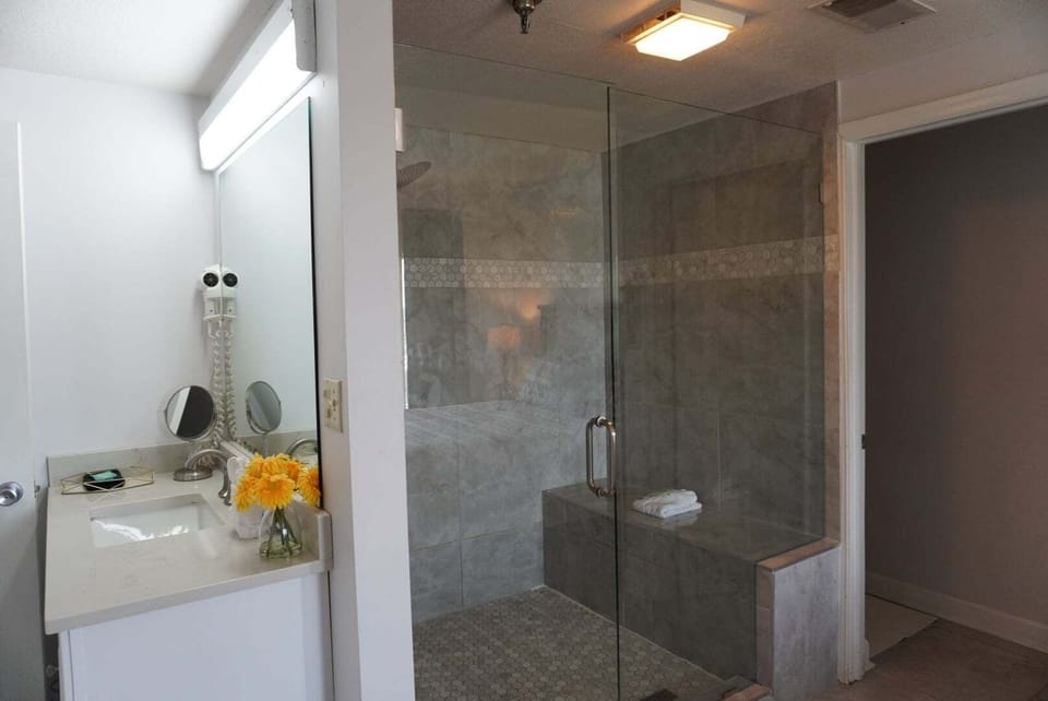 Smoky Mountains 711 3BD Condo with All Round Private Balcony by RedAwning Apartment in Pigeon Forge