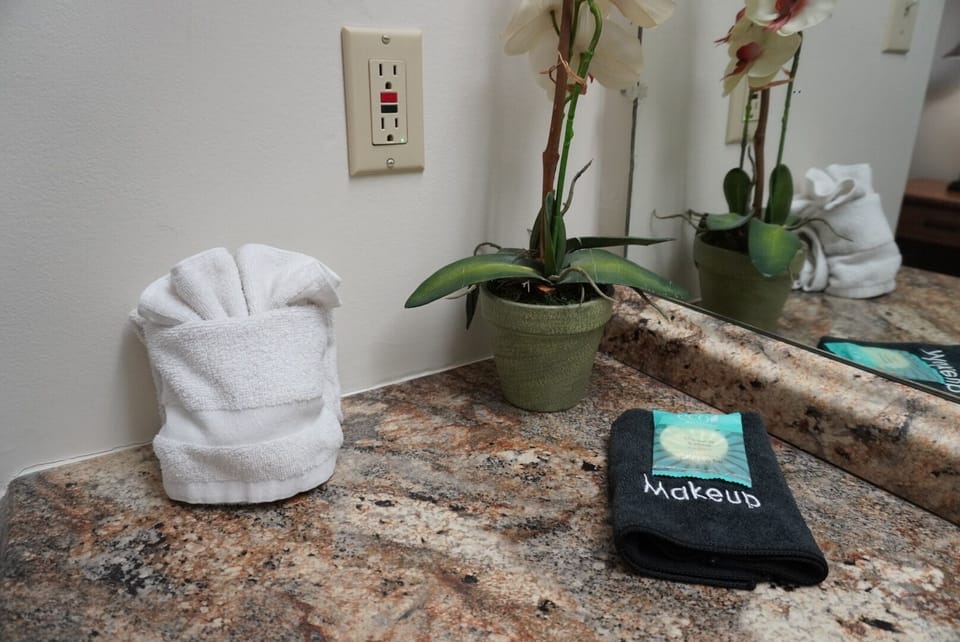 Condo, 2 Bedrooms | Interior detail