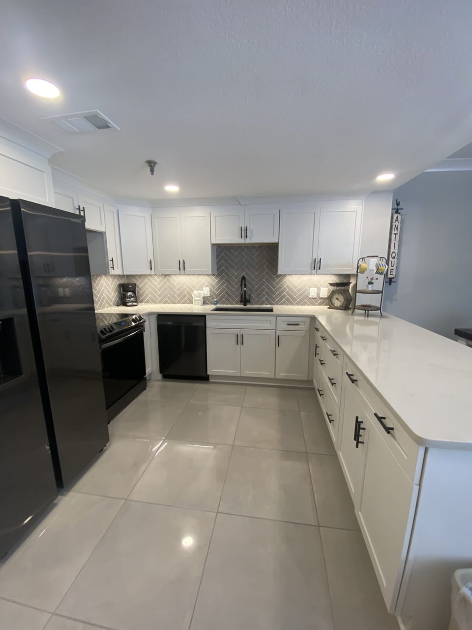 Condo, 3 Bedrooms | Private kitchen | Coffee/tea maker, fridge