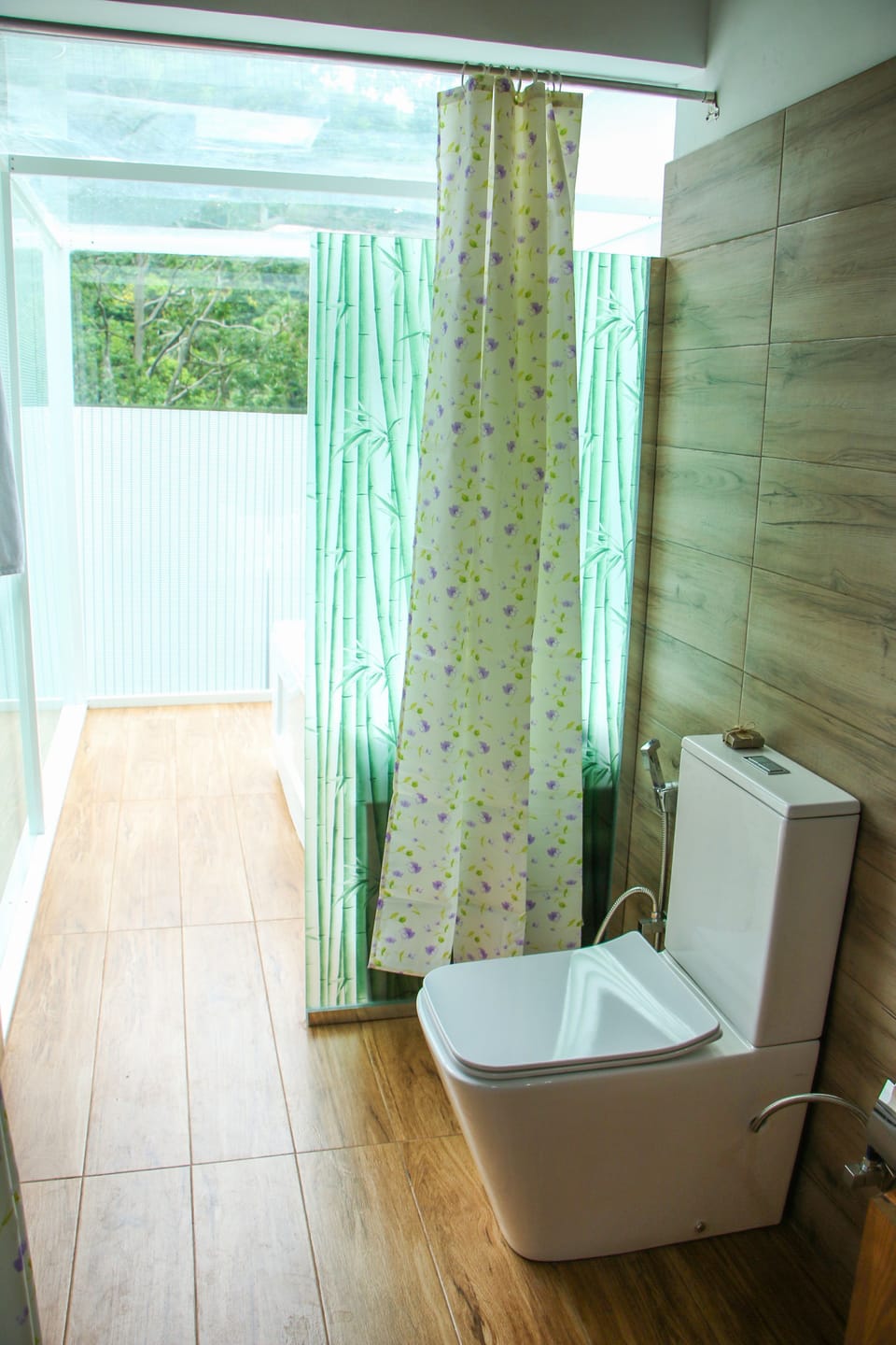 Super Deluxe Cottage | Bathroom | Shower, rainfall showerhead, bidet, towels