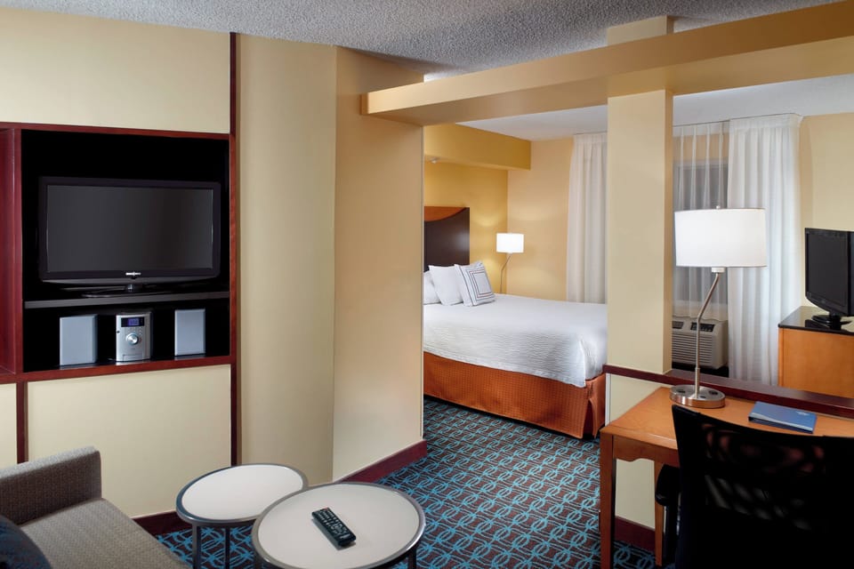 Premium bedding, in-room safe, desk, laptop workspace