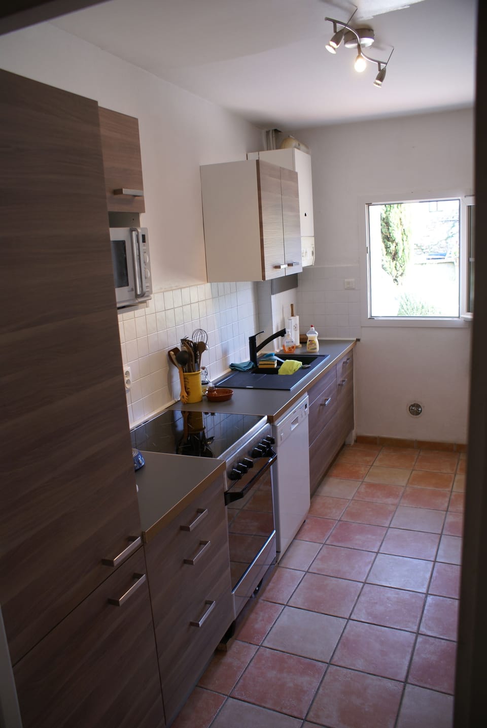 Family Apartment, 3 Bedrooms, Non Smoking | Private kitchen | Shared fridge, microwave