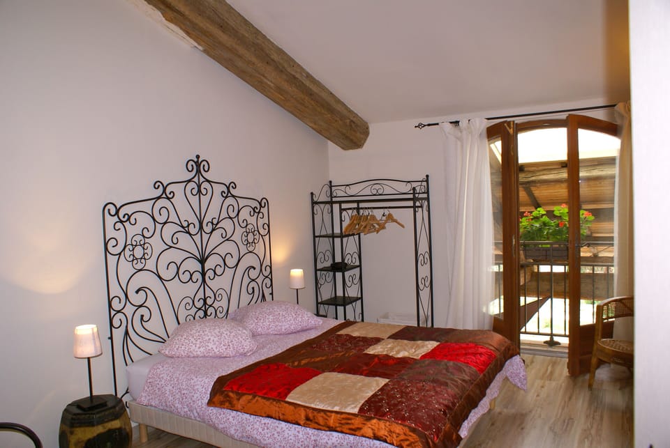 Basic Double Room, 1 Queen Bed, Non Smoking | Individually decorated, individually furnished, desk, free WiFi