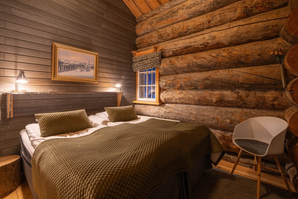 Superior Suite, 2 Bedrooms, Non Smoking, Sauna | 2 bedrooms, desk, soundproofing, free WiFi