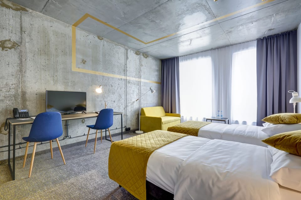 Comfort Double Room, 2 Twin Beds, Non Smoking | Soundproofing, iron/ironing board, free WiFi, bed sheets