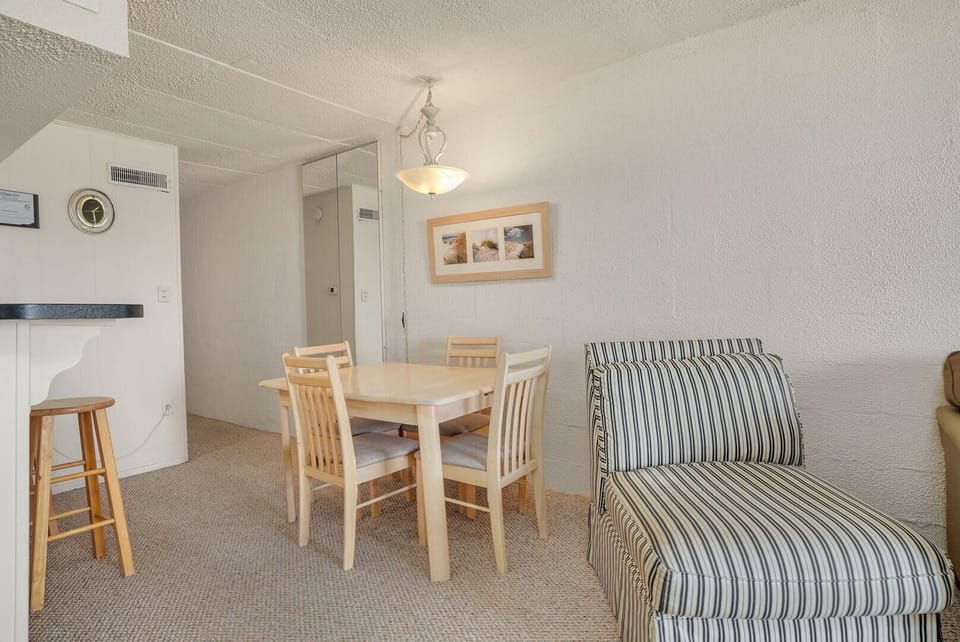Condo, 1 Bedroom | Dining