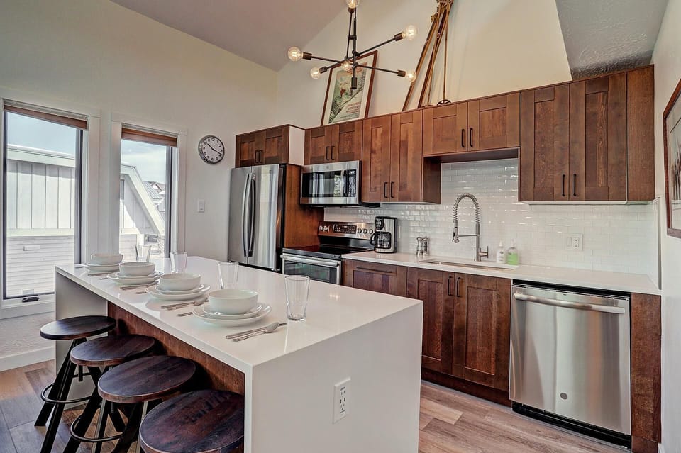 Condo, 1 Bedroom | Private kitchen | Fridge, microwave, oven, dishwasher