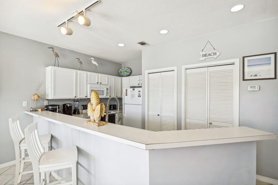 Condo, 1 Bedroom | Private kitchen | Fridge, microwave, oven, dishwasher