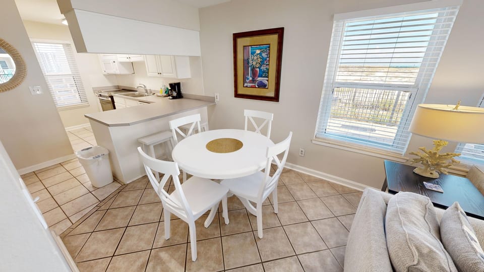 Condo, 2 Bedrooms | Dining