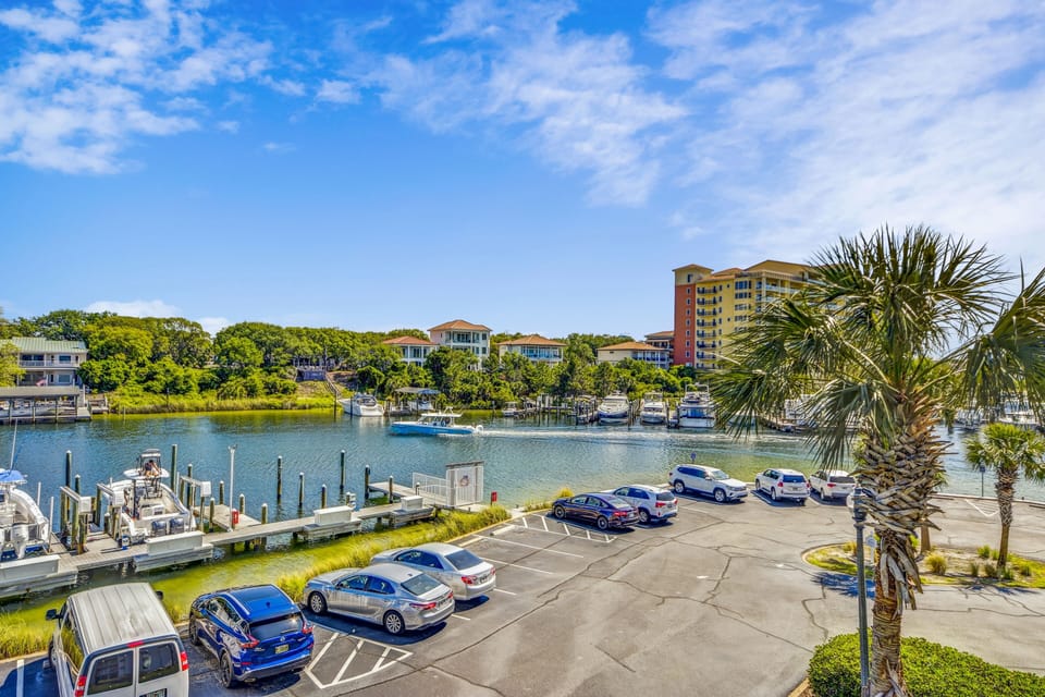 Condo, 2 Bedrooms | Parking