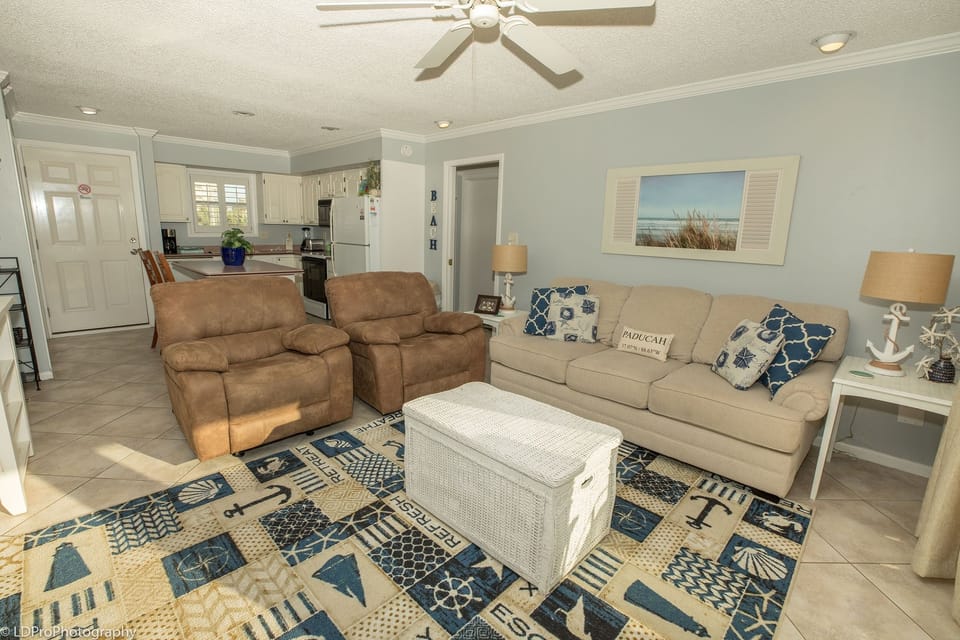 Condo, 1 Bedroom | Living area