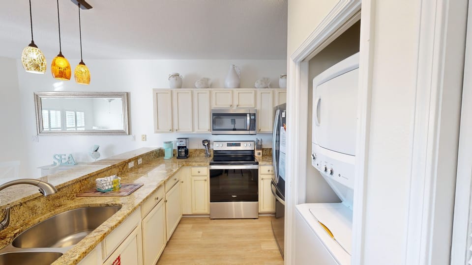 Condo, 1 Bedroom | Private kitchen | Fridge, microwave, oven, dishwasher