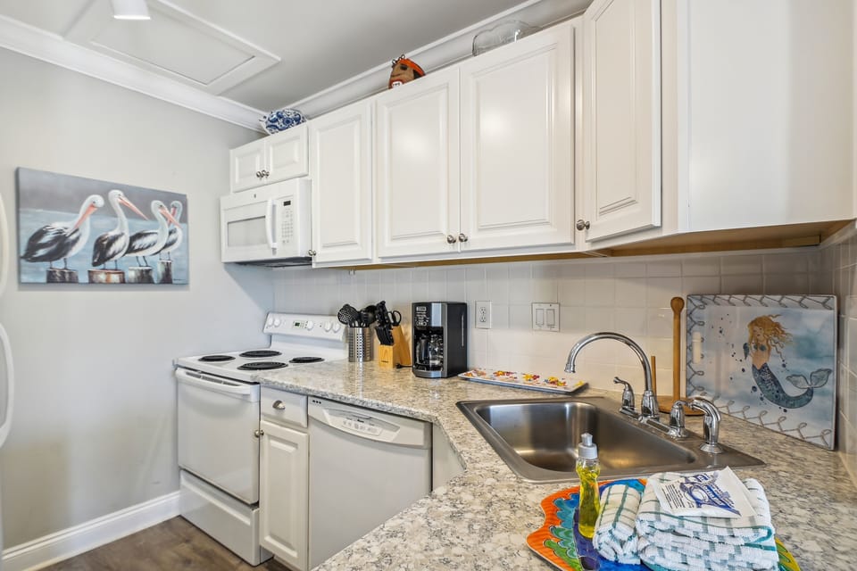 Studio | Private kitchen | Fridge, microwave, oven, dishwasher