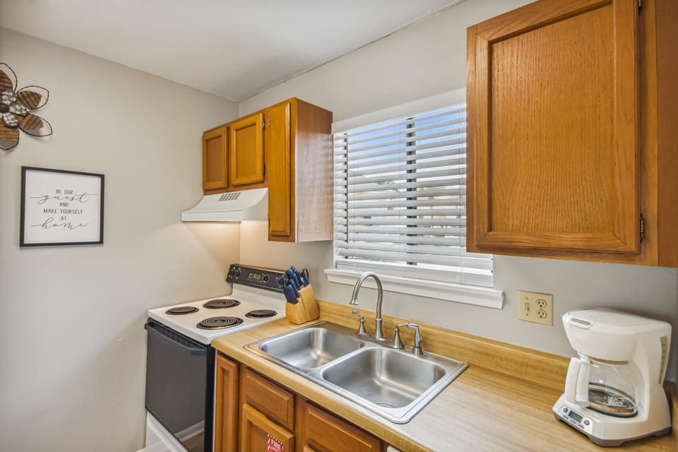 Condo, 2 Bedrooms | Private kitchen | Fridge, microwave, oven, dishwasher