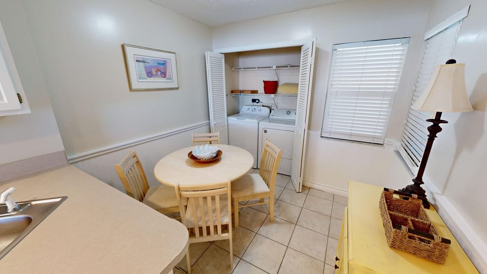 Condo, 2 Bedrooms | Dining