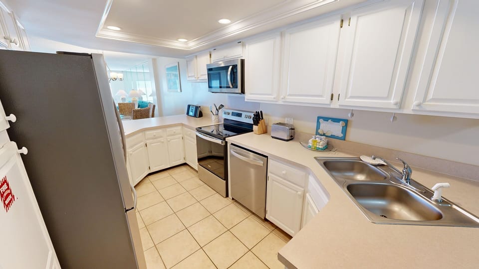 Condo, 2 Bedrooms | Private kitchen | Fridge, microwave, oven, dishwasher