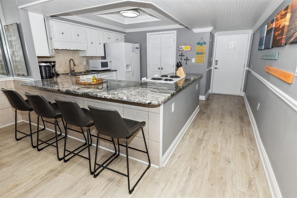 Condo, 2 Bedrooms | Private kitchen | Fridge, microwave, oven, dishwasher