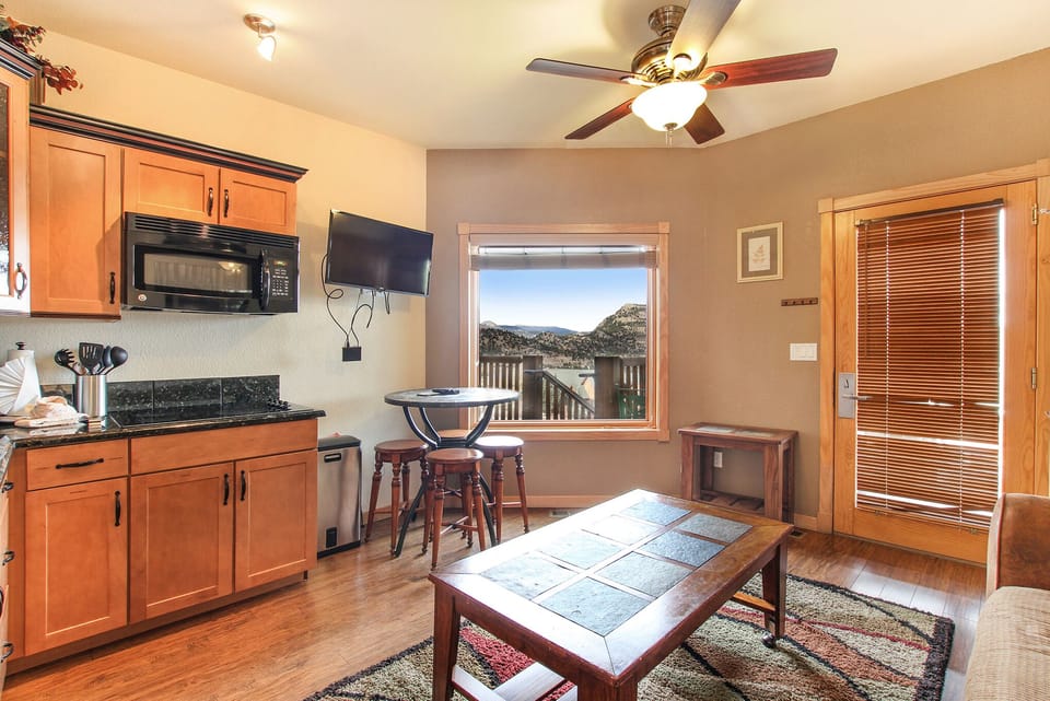 Condo, 1 Bedroom | Dining