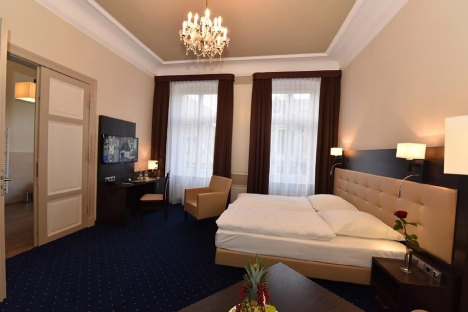 Minibar, in-room safe, desk, laptop workspace