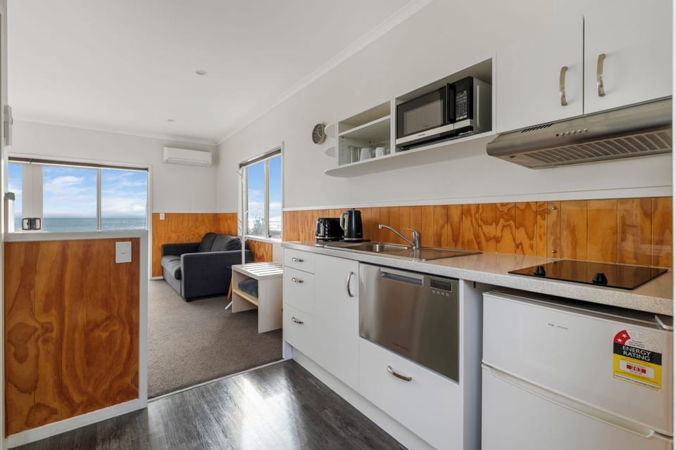 Superior Room | Private kitchen | Fridge, microwave, electric kettle, cookware/dishes/utensils