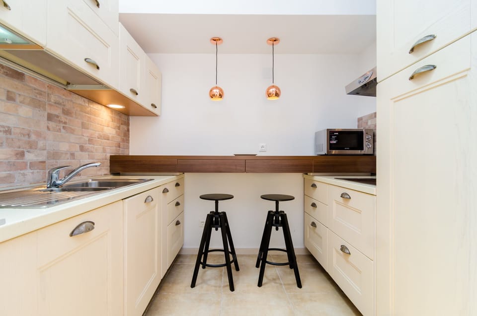 Studio | Private kitchen | Coffee/tea maker, electric kettle