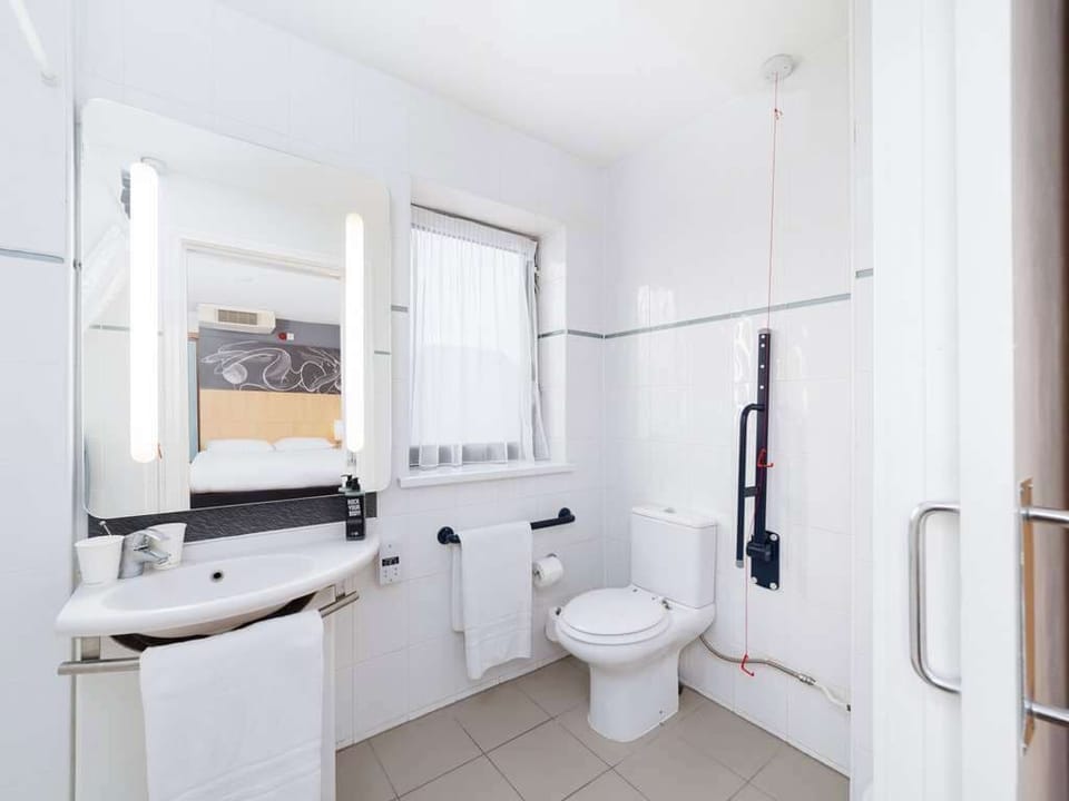 Room, 1 Double Bed, Accessible | Bathroom | Eco-friendly toiletries, hair dryer, towels