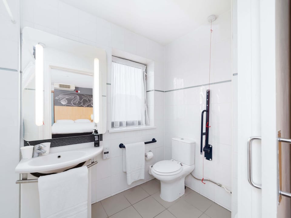 Room, 1 Double Bed, Accessible | In-room safe, desk, iron/ironing board, free cribs/infant beds