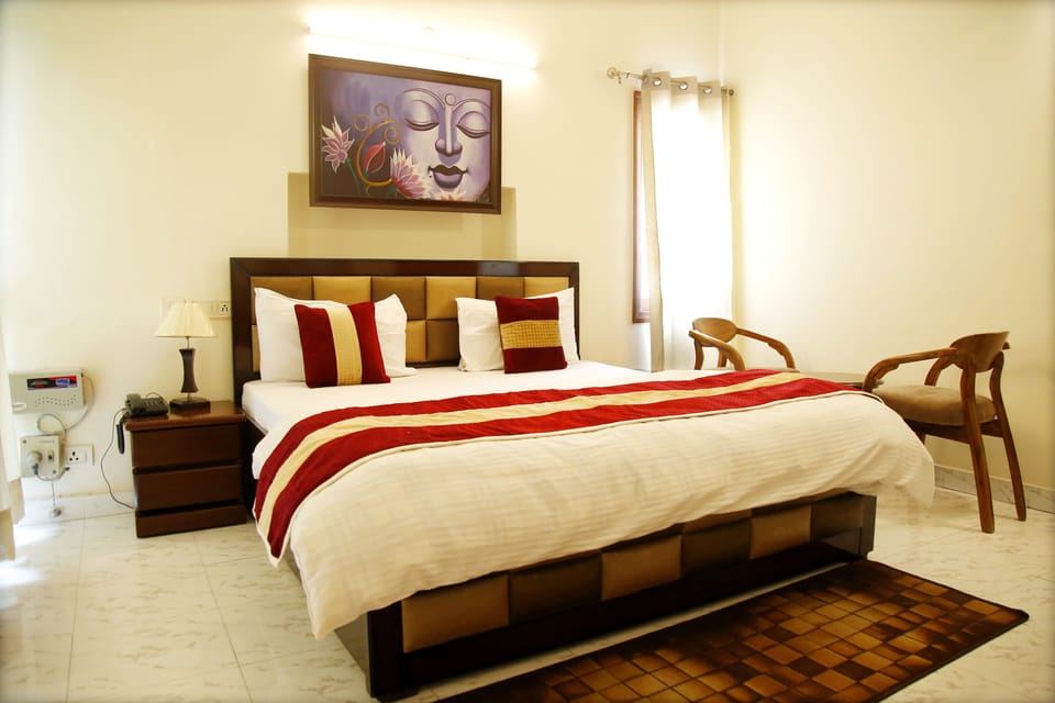 Pillowtop beds, desk, laptop workspace, soundproofing