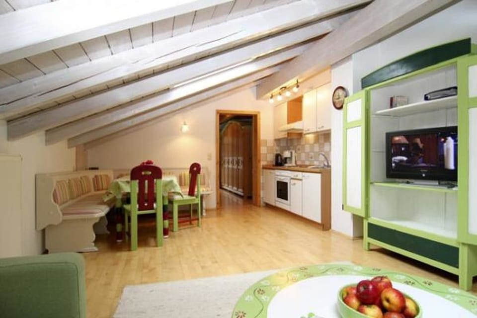 Family Apartment (Apfel) | In-room dining